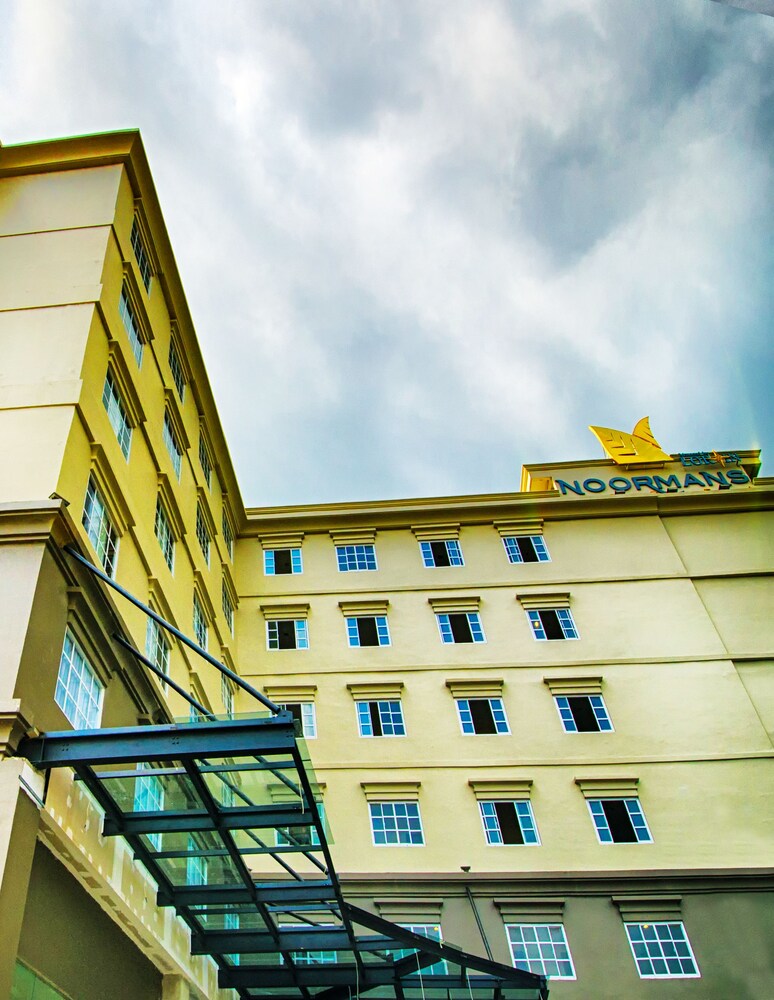 Noormans Hotel Semarang 9/69
