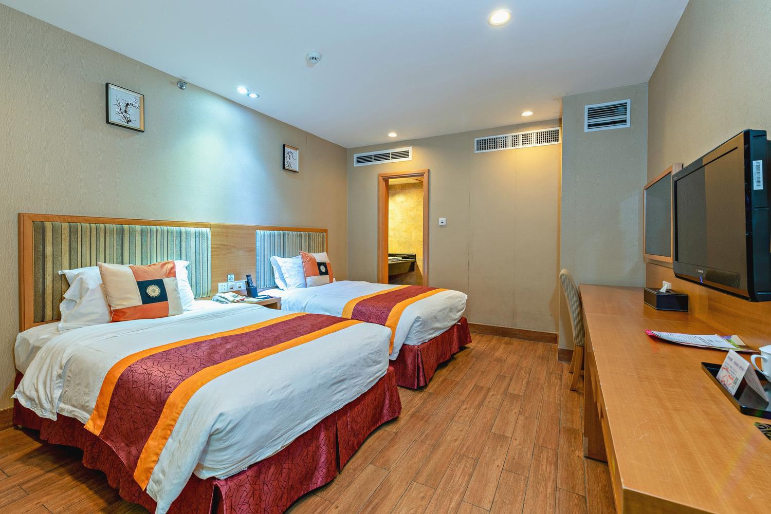 Family Suite, Deluxe, 1 Queen and 1 Single Bed, Garden View