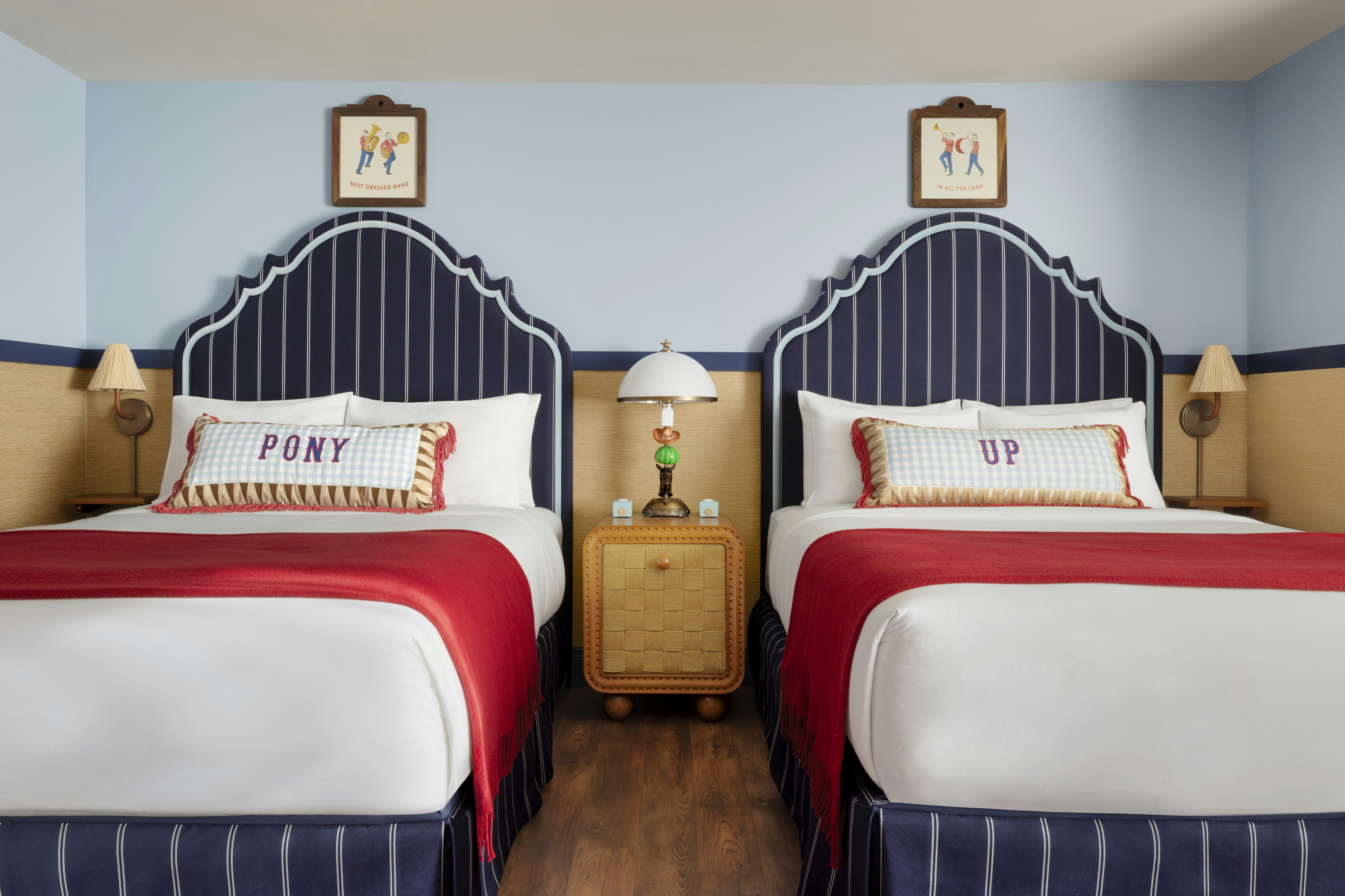 GRADUATE, 2 QUEEN BEDS, BALCONY, ACCESSIBLE