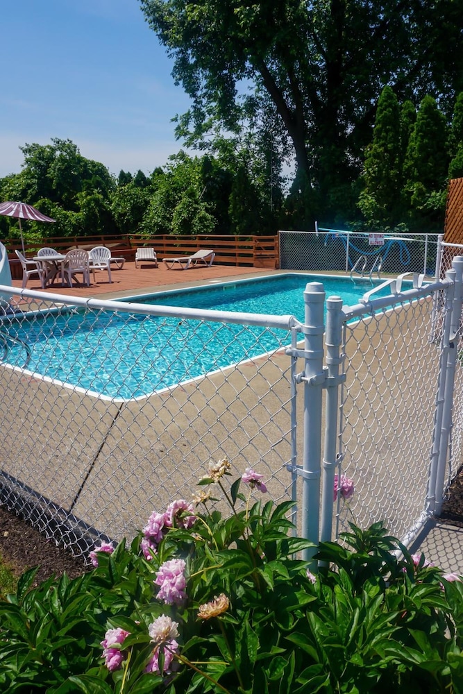 Cocoa Country Inn At Hershey 53/56