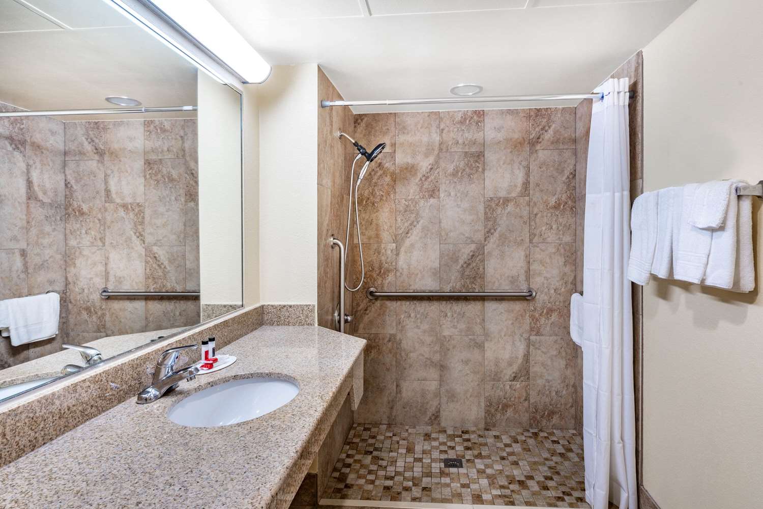 Days Inn by Wyndham Clarksville TN 50/53