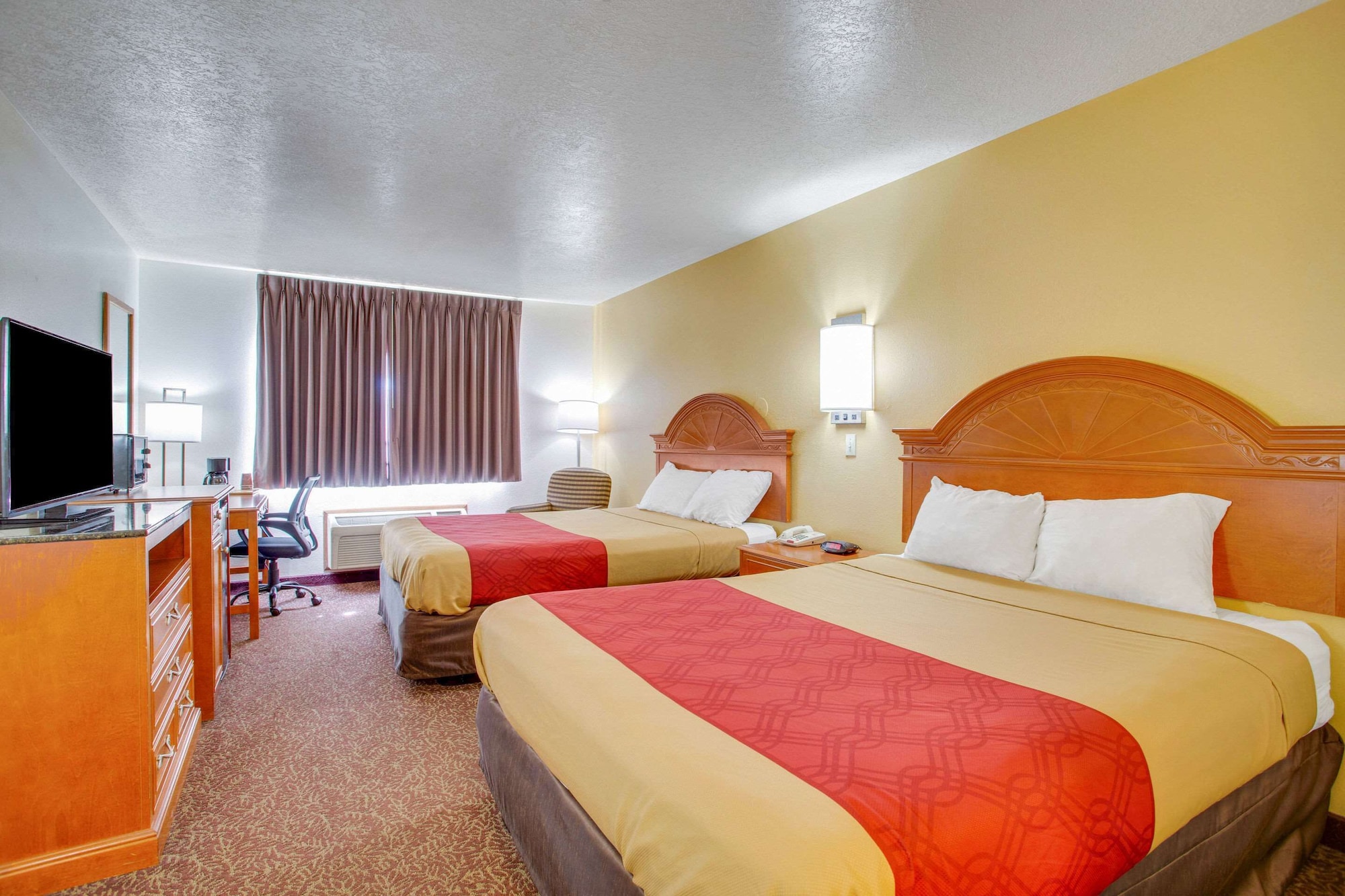 STANDARD, 2 QUEEN BEDS