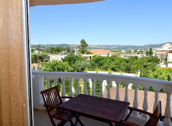 GOLDEN ROSE SUITES photo3