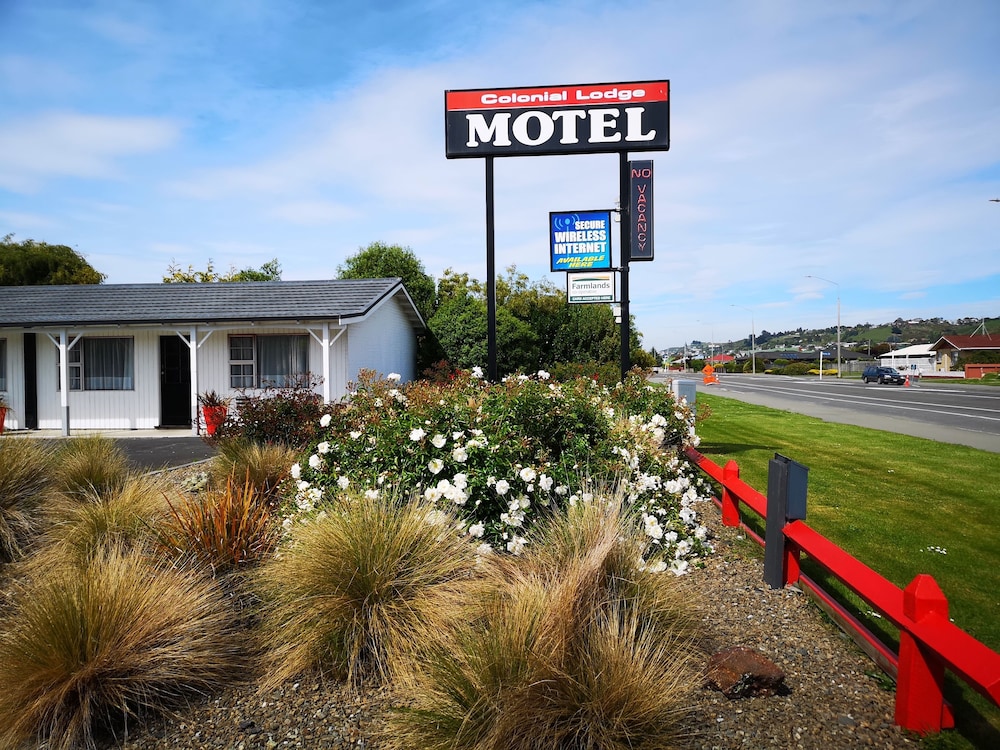 Colonial Lodge Motel 8/42