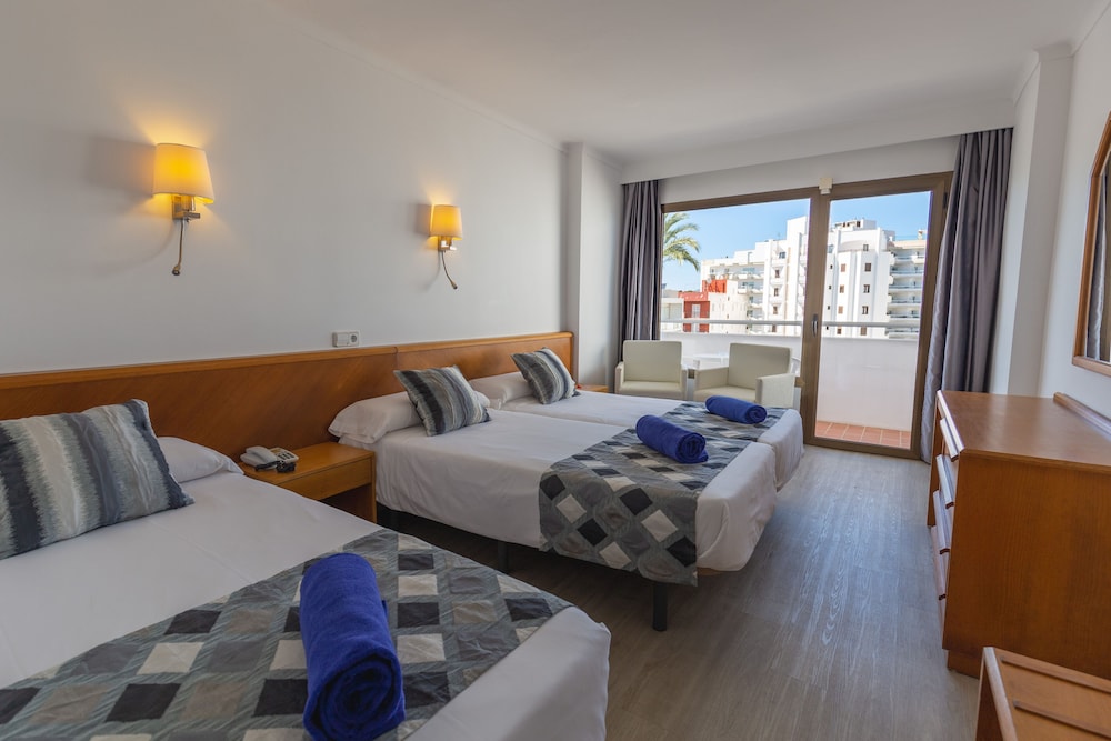 R2 Veronica Beach Hotel 13/48