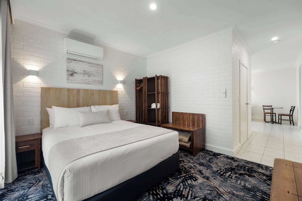 Apartment, Queen Bed, Kitchenette, Courtyard Area