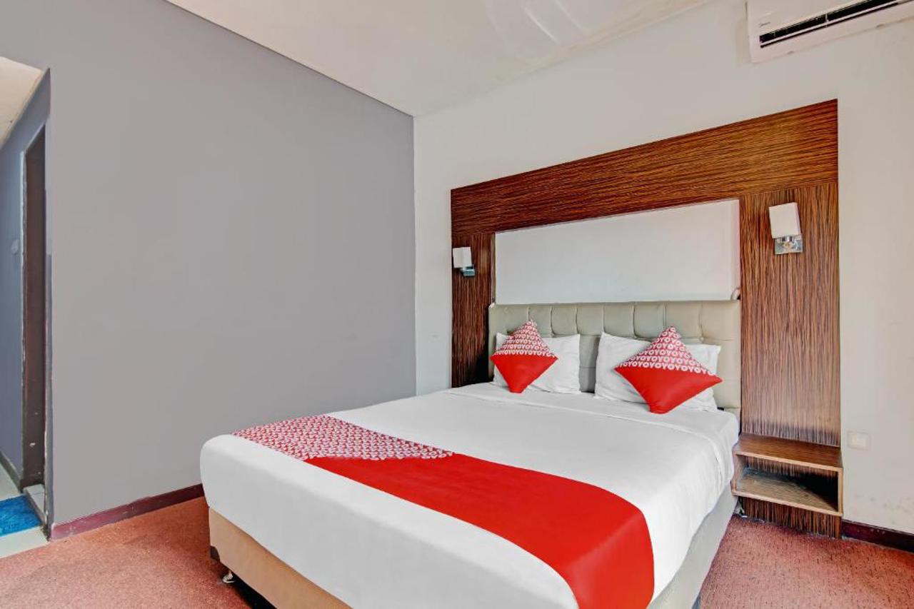 Hotel O near RSUD Arifin Achmad formerly Damon Butik Hotel 11/17
