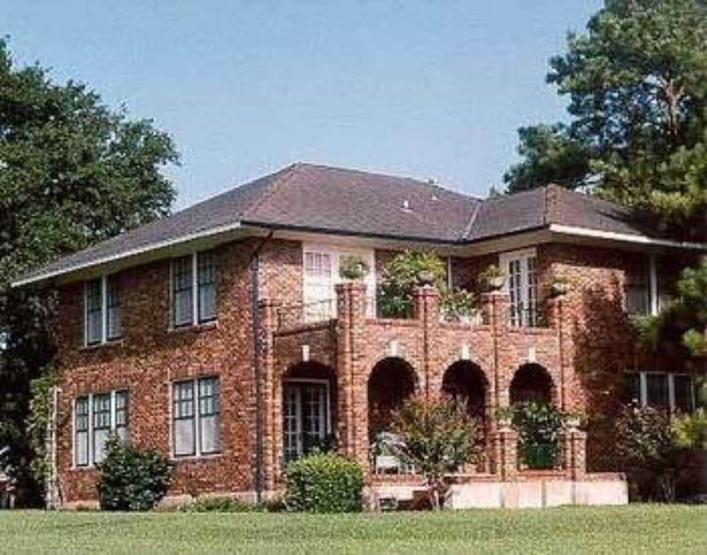 Far View - A Bed & Breakfast Estate 2/50