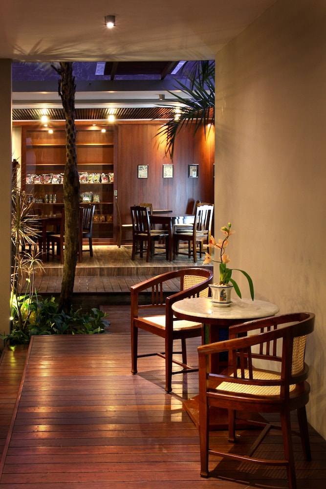COZY Boutique Guest House 47/57