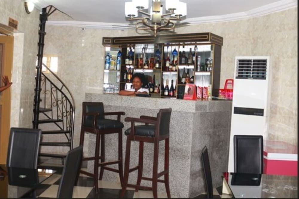 Cute Villa Hotel And Suites 12/17