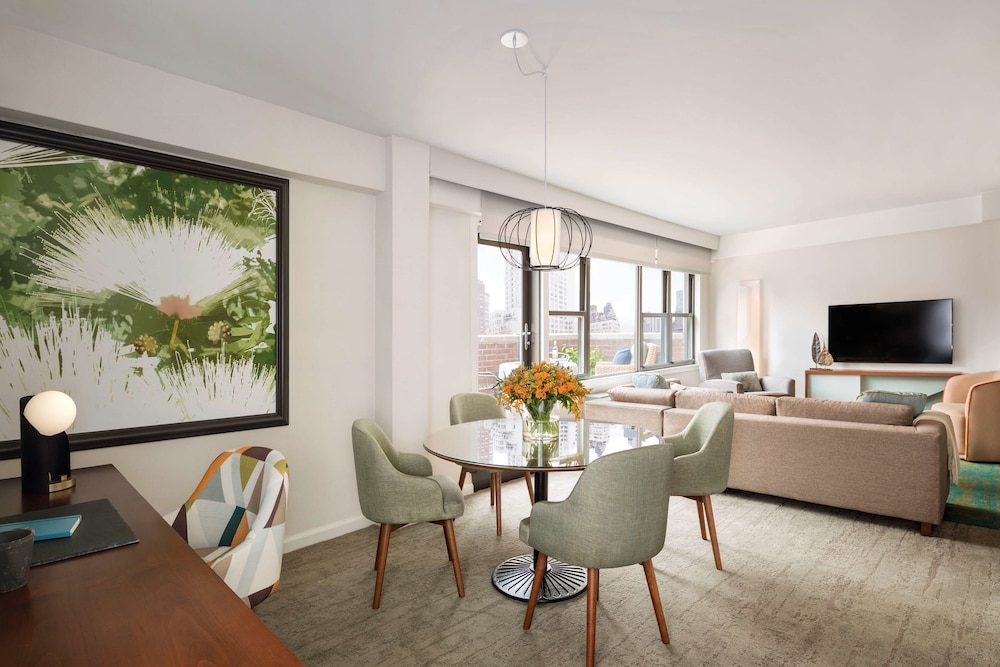 The Gardens Sonesta ES Suites New York 32/50