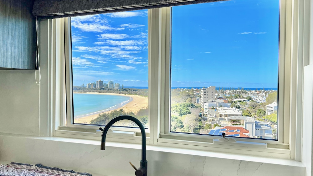 84 The Spit Holiday Apartments 48/81