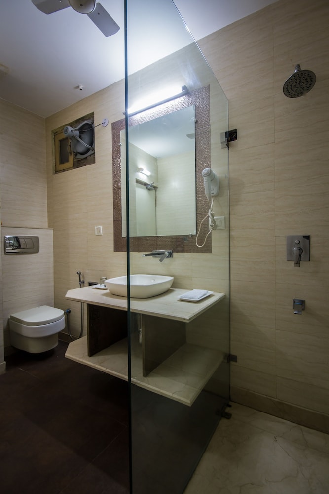 Hotel Suncourt Yatri 8/37