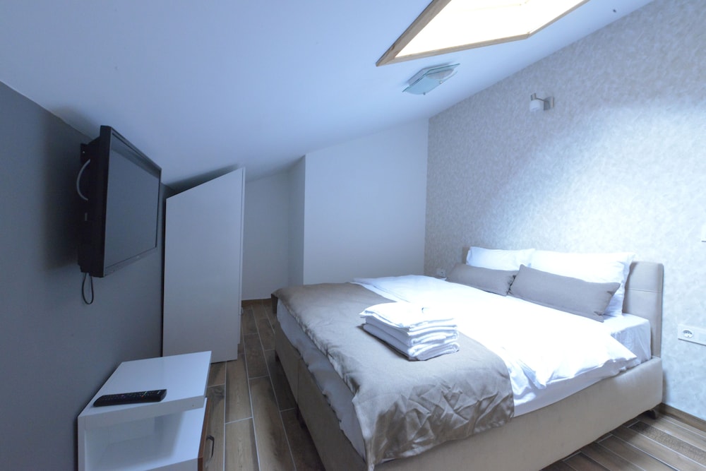 Hirande Hotel 20/50