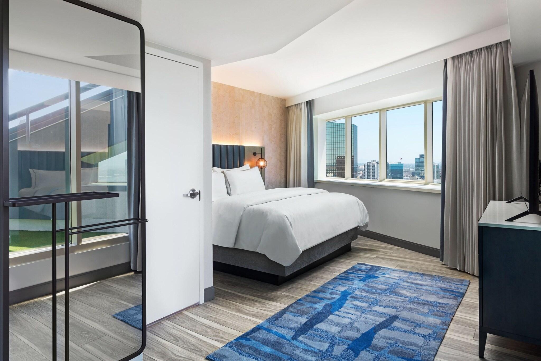 Suite, King Bed, Bay View