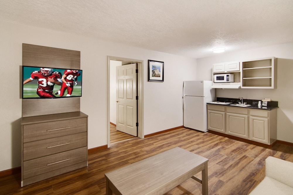 Red Roof Inn And Suites Pensacola Nas Corry 7/44