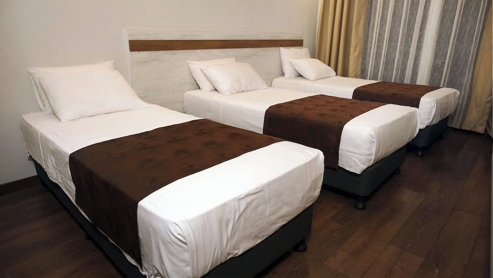 Kanyonvadi Hotel 6/47