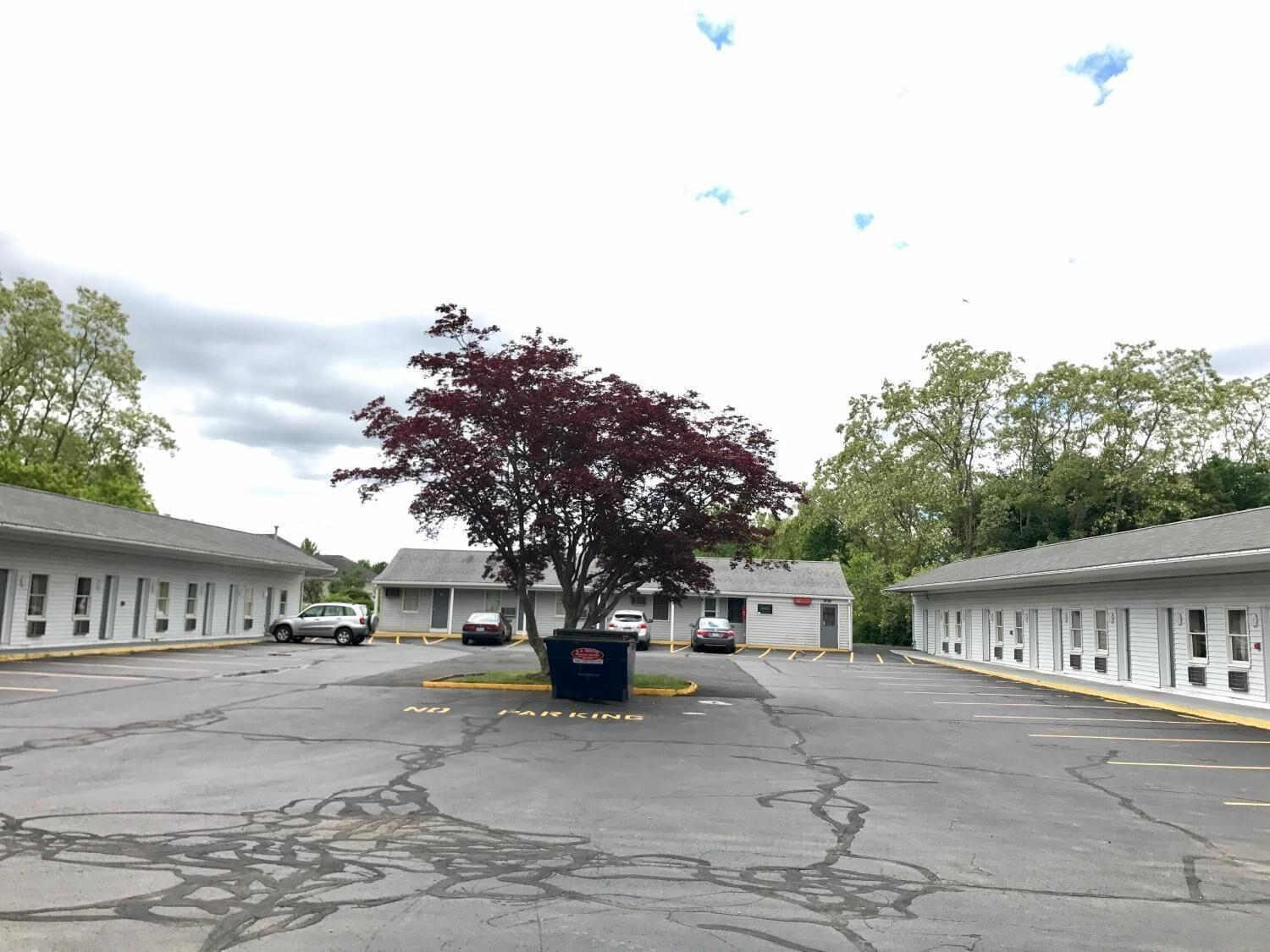 Shangri La Motel 18/27