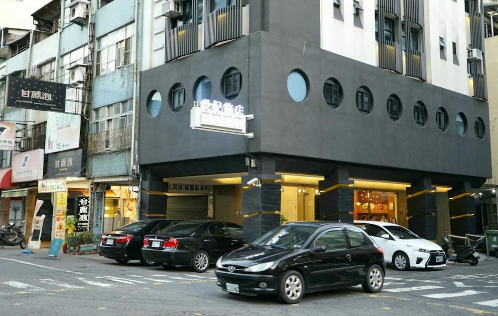 Century Hotel 40/46