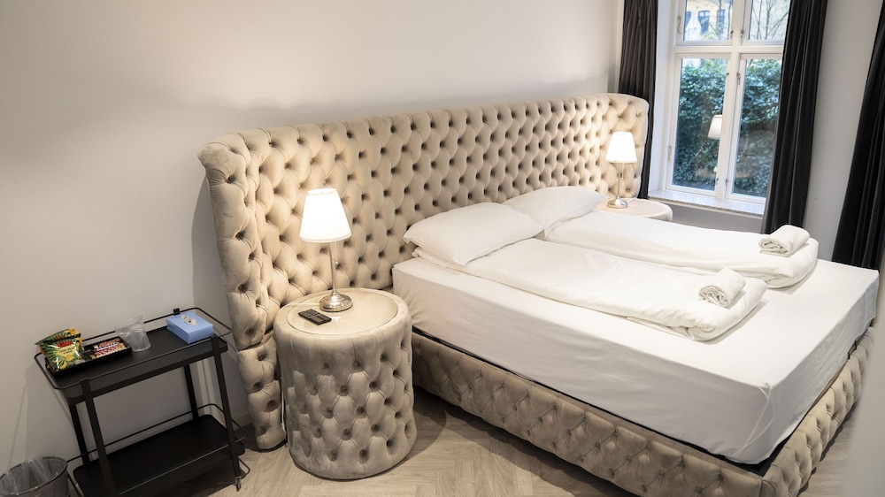 SUITE, DOUBLE BED, PRIVATE BATHROOM