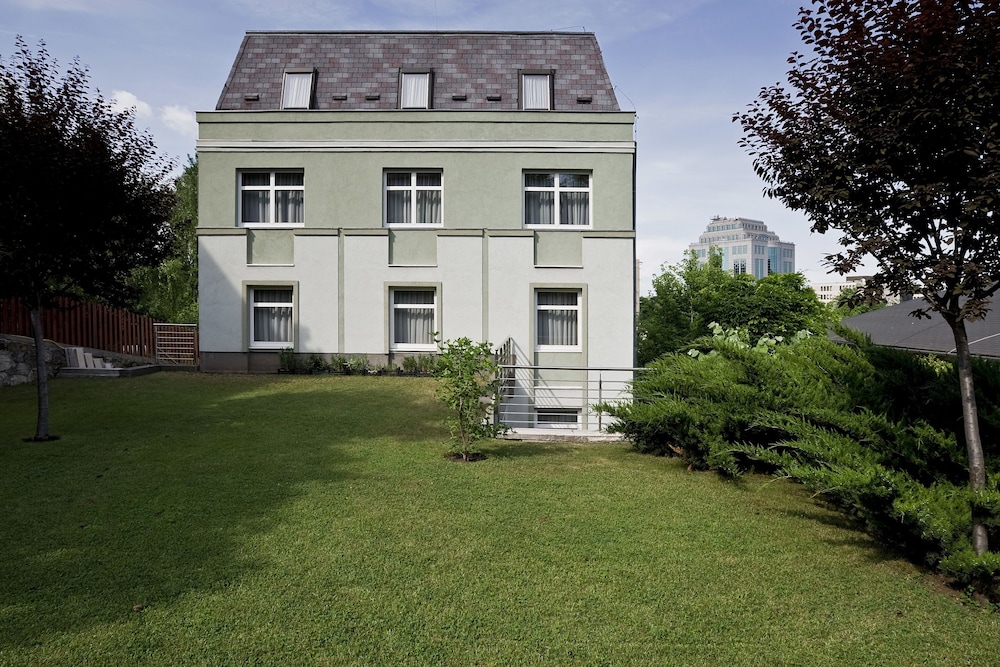 Jagello Business Hotel 35/39