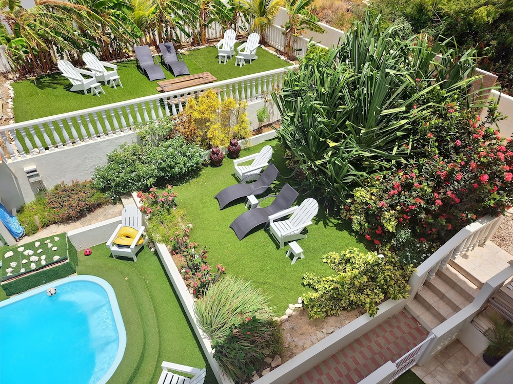 Adonai Hotel Boutique Bed And Breakfast 79/93