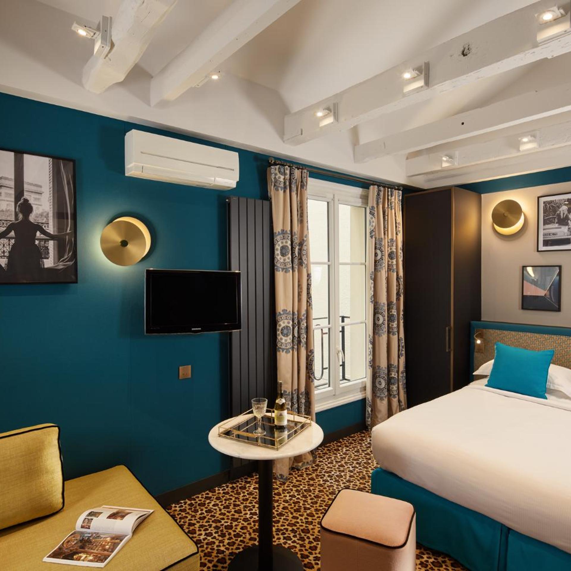 جناح جونيور، Hotel Saint Germain 7/9