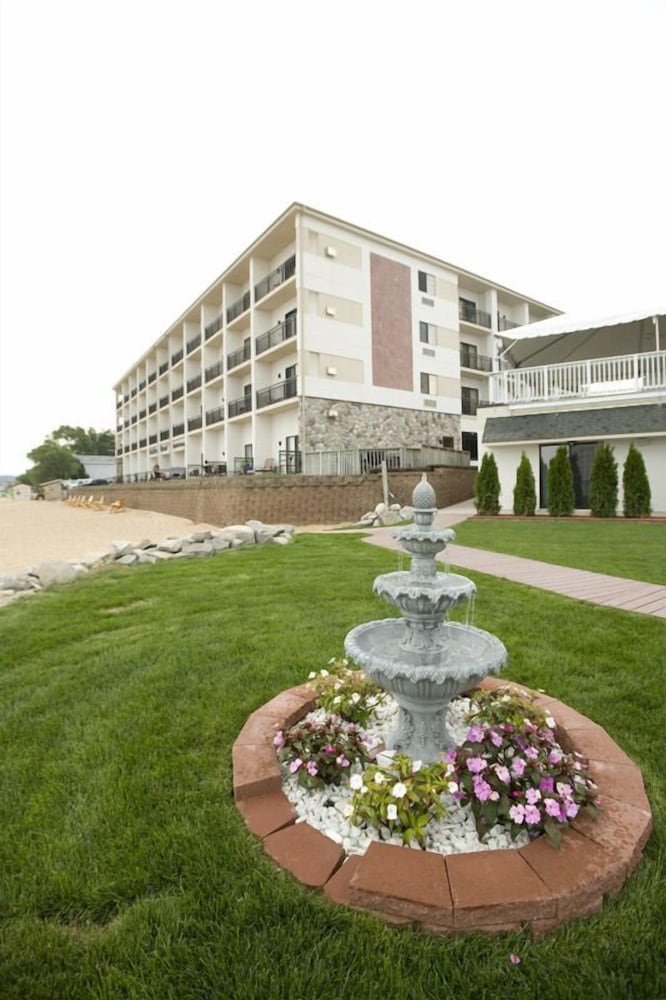 Parkshore Resort 50/54