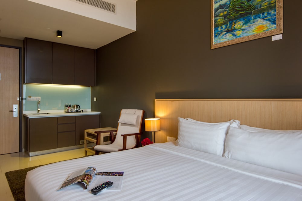 PREMIER, KING BED, BATHTUB