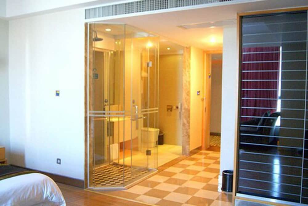 Royal Prince Hotel 20/35
