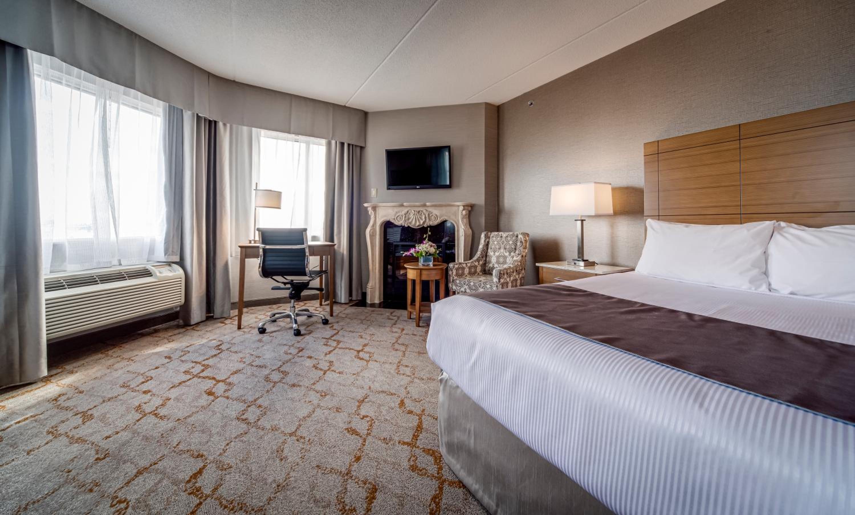 Suite, King Bed, Queen Bed, Jetted Tub