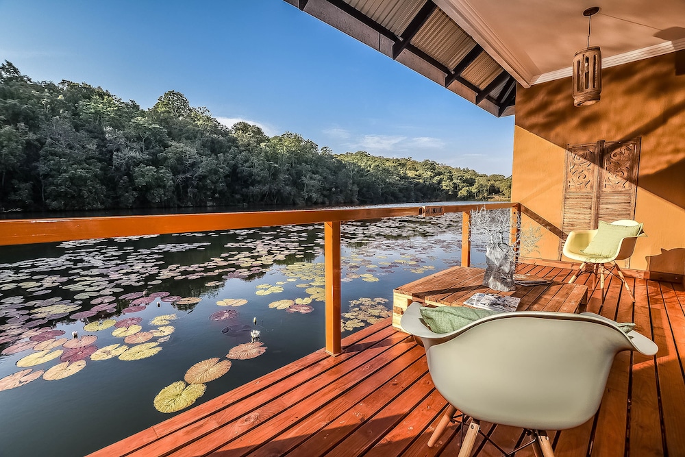 Bambuu Lakeside Lodge 24/50