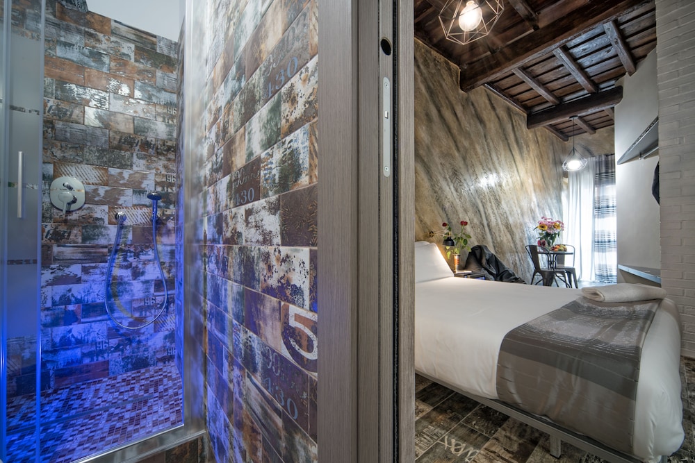 Navona Rooms with Jacuzzi 18/71
