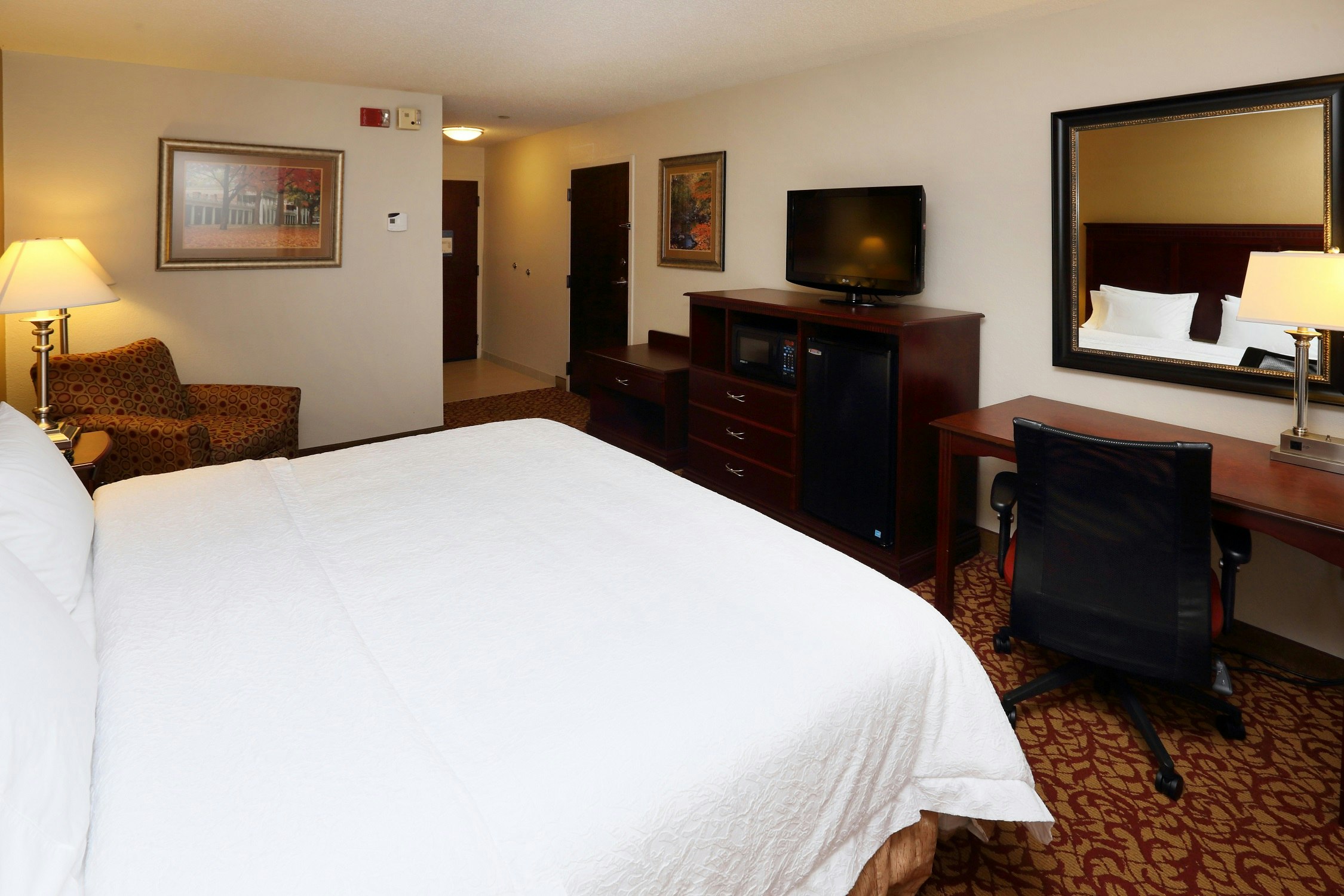 Hampton Inn & Suites Charlottesville-At the University 8/50