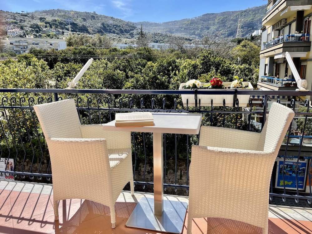 Bougainvillea Relais 4/50