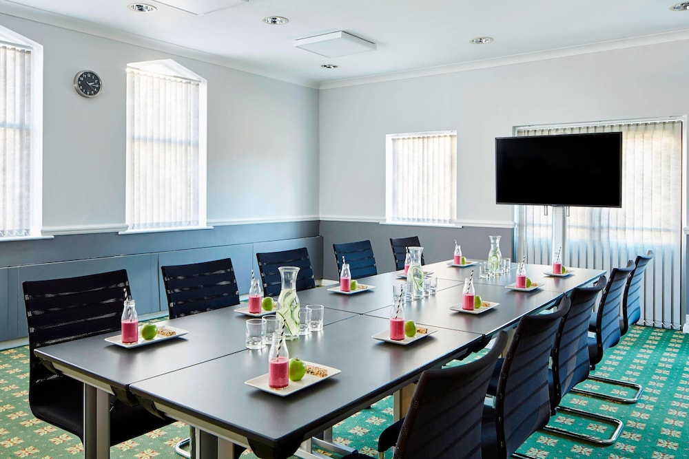 Delta Hotels By Marriott York 27/29