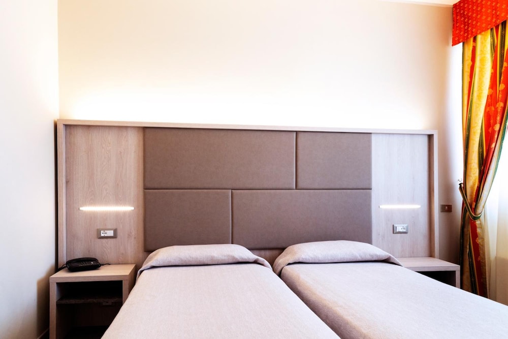 JR Hotels Gate 7 Bologna 28/70