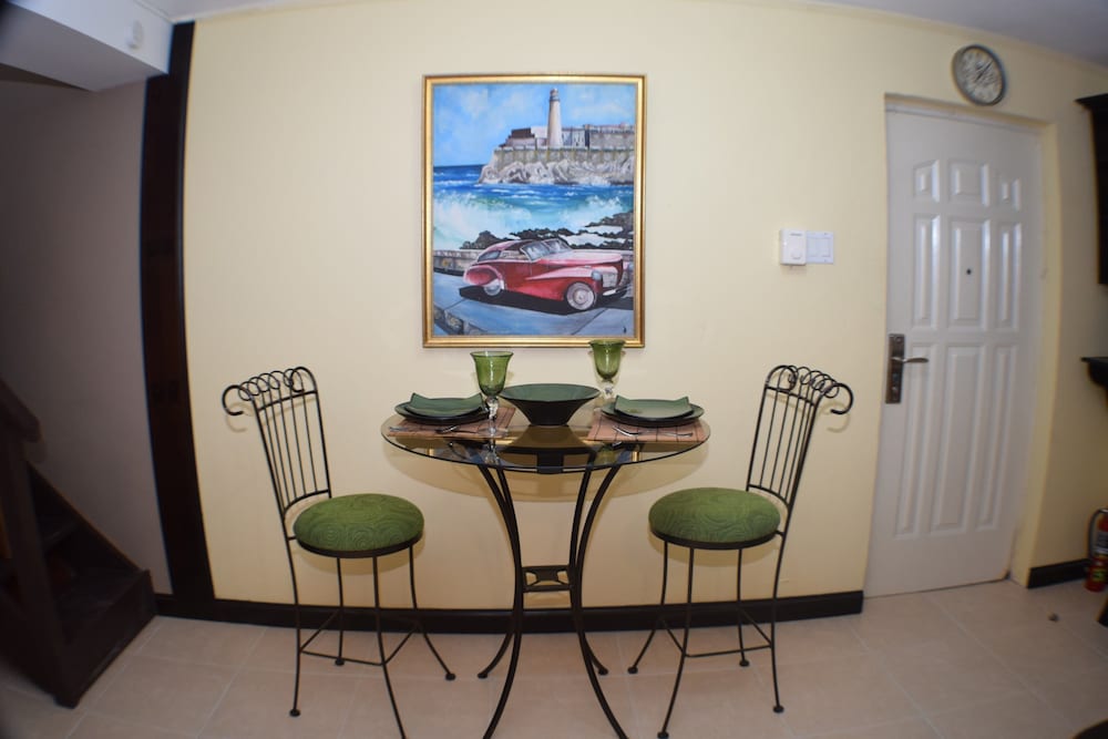 New Kingston Guest Apt At Evans 8/13