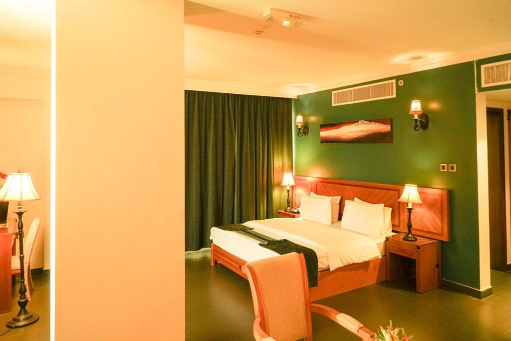 Deluxe, Double Bed