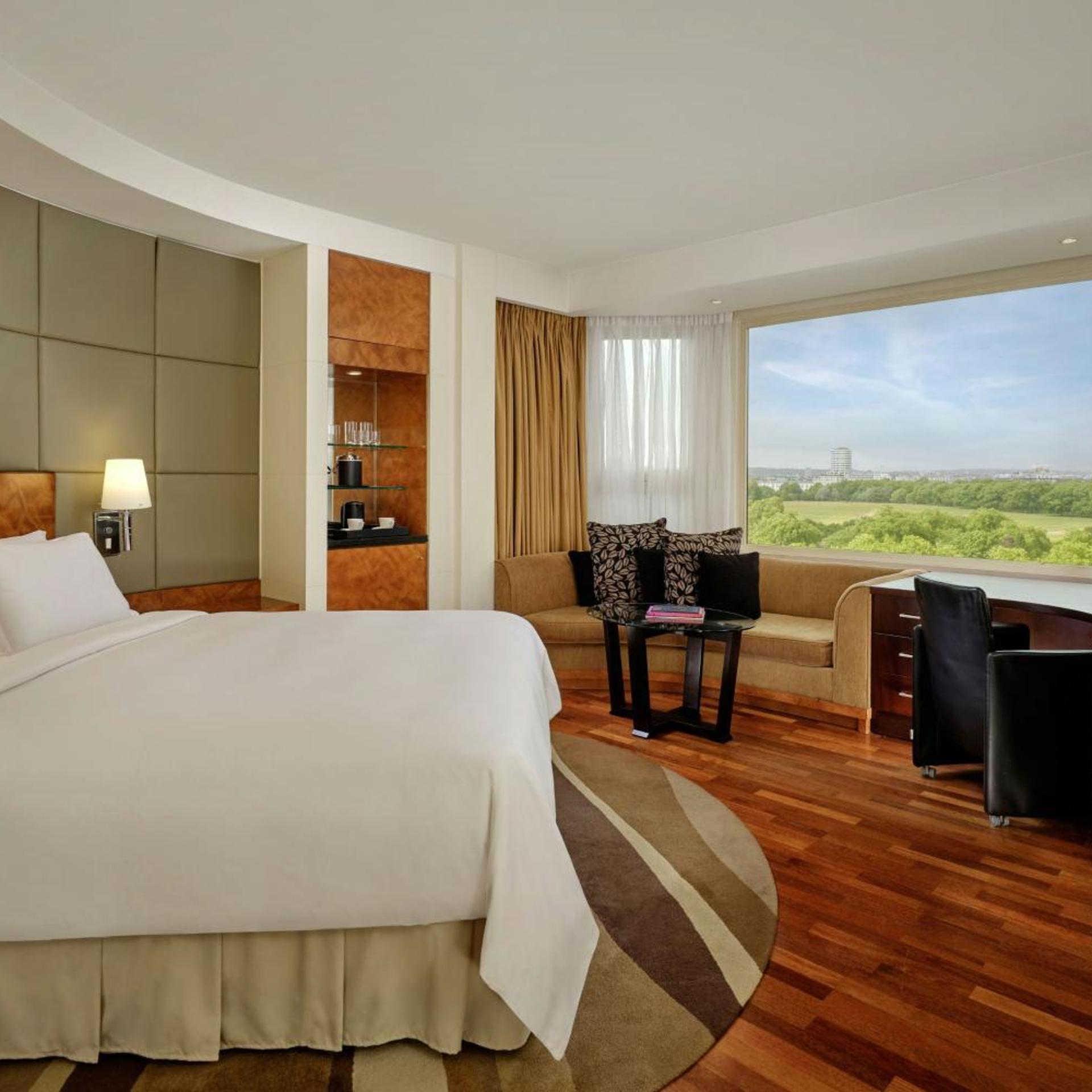 Panoramic, Guest Room, King Bed, Skyline View, High Floor، The Park Tower Knightsbridge, a Luxury Collection Hotel, London 3/9