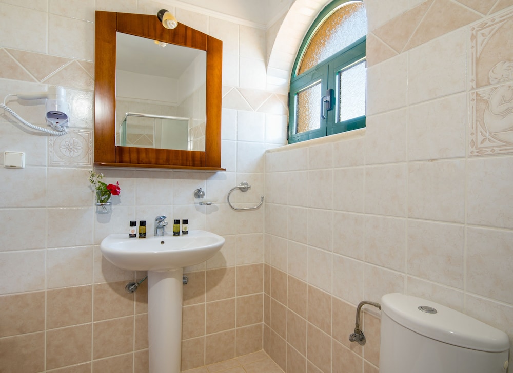 Skandalis Traditional Suites 41/50