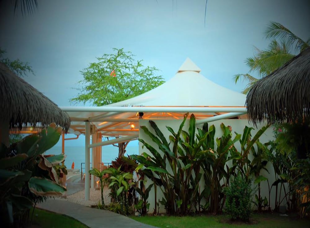 Sanae Beach Club 60/68