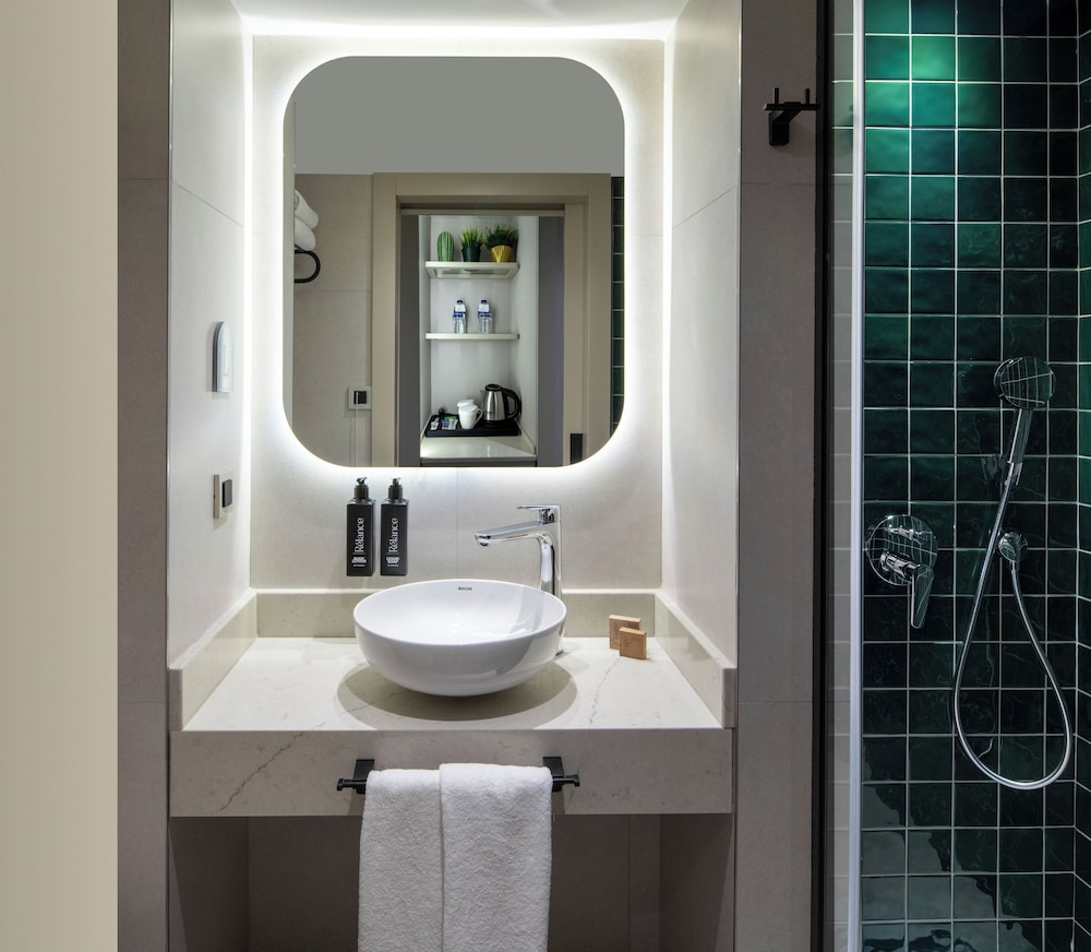 Lunet Old City Hotel 47/48