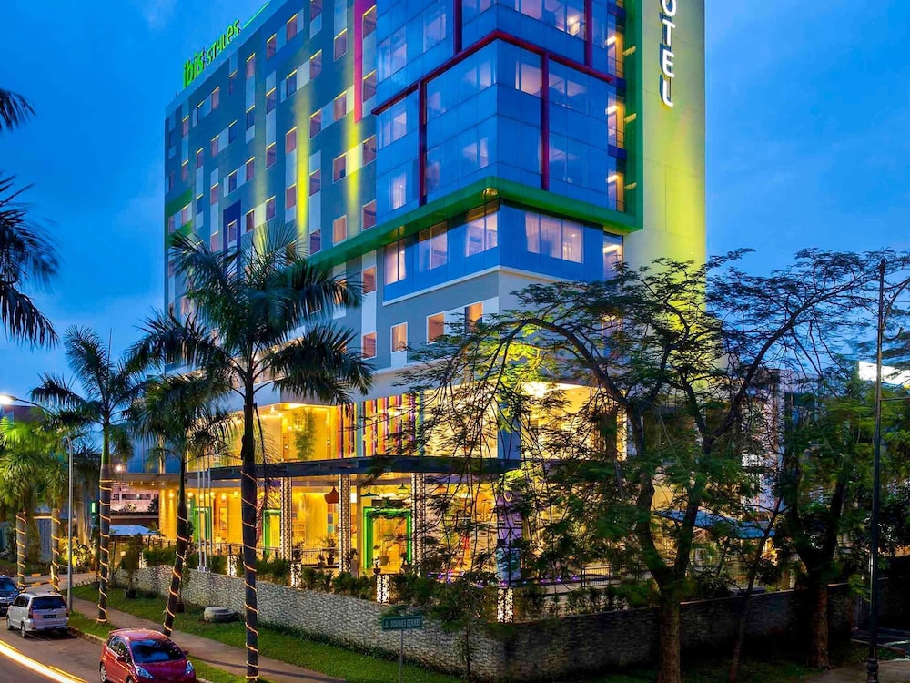 IBIS STYLES CIKARANG 3/35