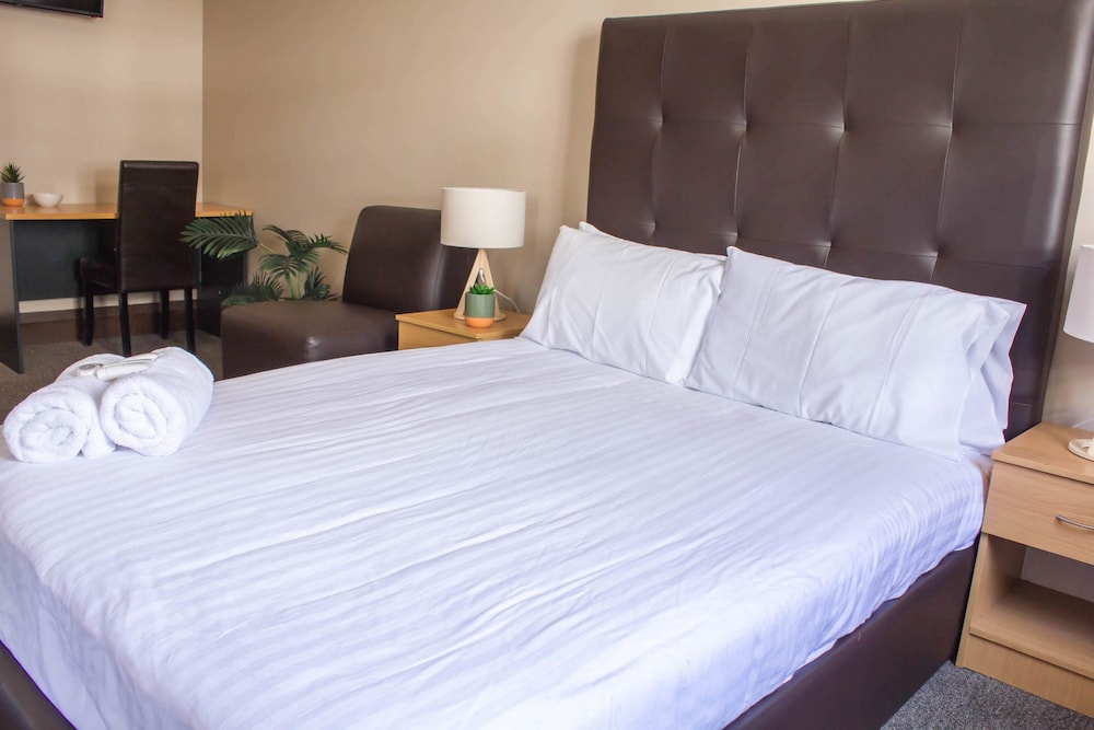 Campsie Hotel 6/26