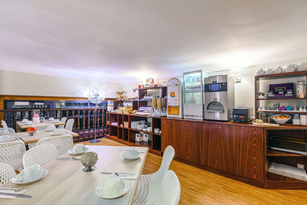 Sure Hotel by Best Western Lorient Centre 61/64