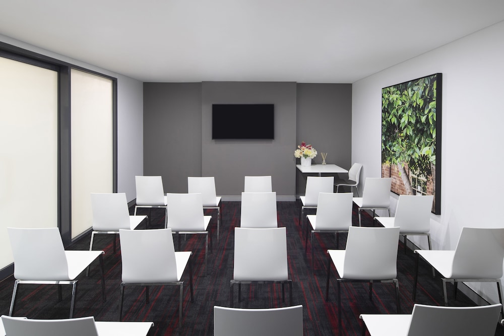Mercure Sydney Blacktown 66/72