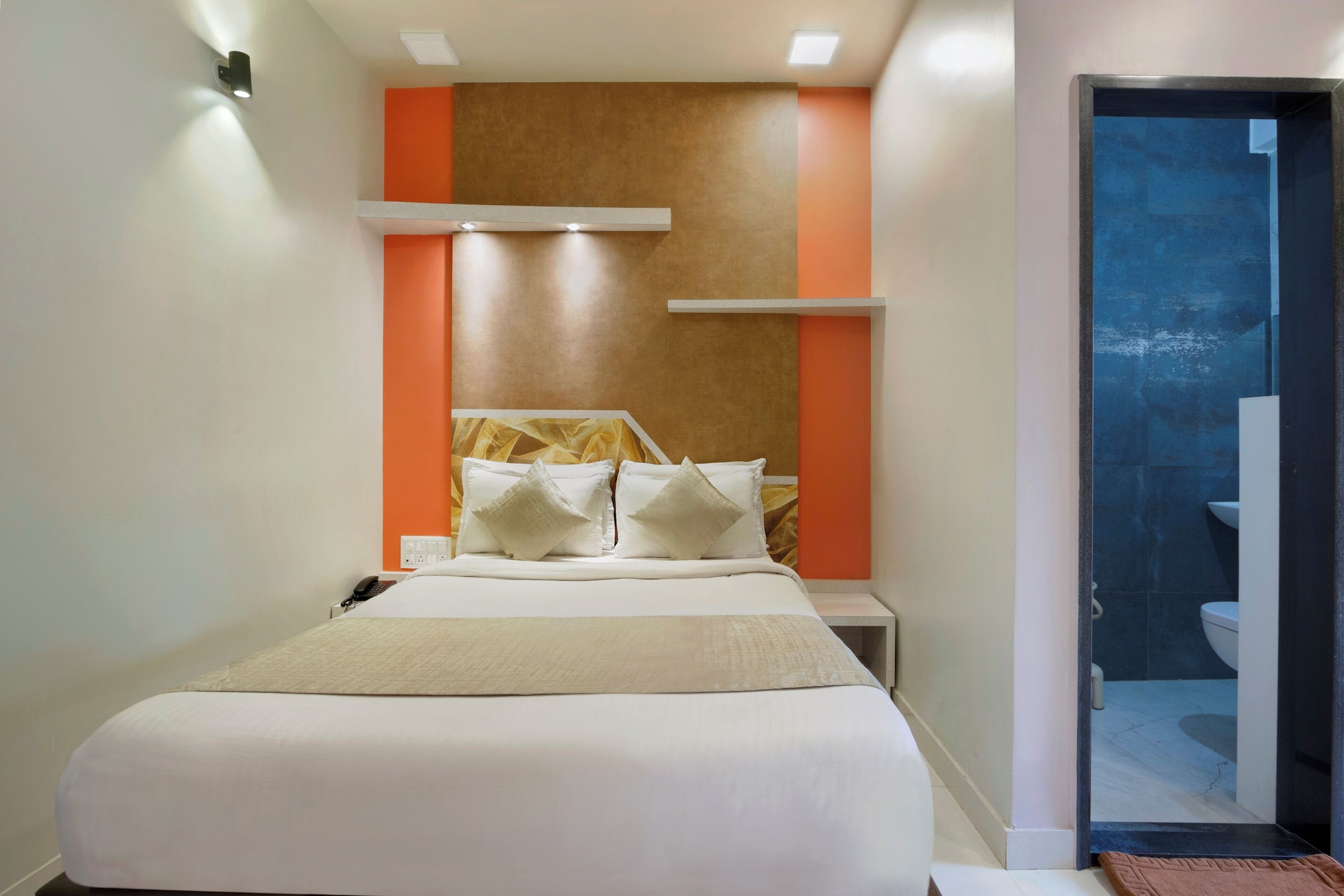 DELUXE, DOUBLE BED
