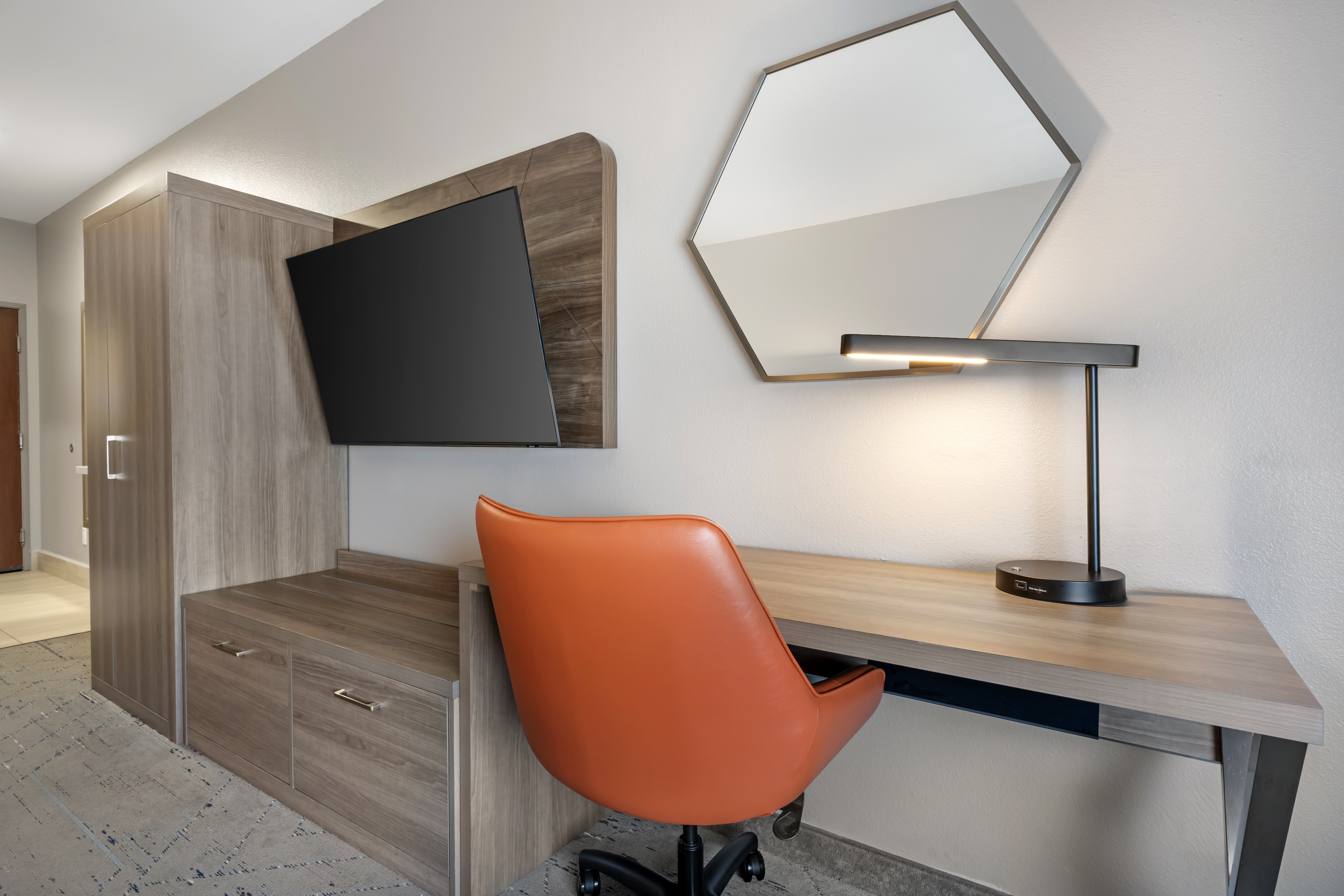 Holiday Inn Express Suites Beeville 64/76