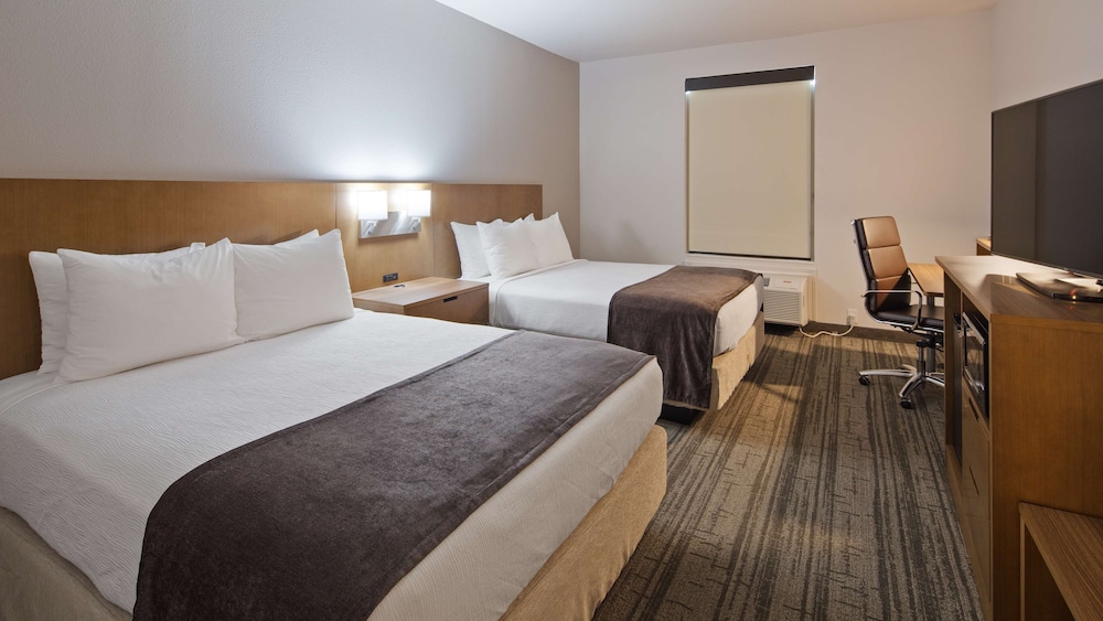 Best Western Green Oak Inn & Suites 11/30